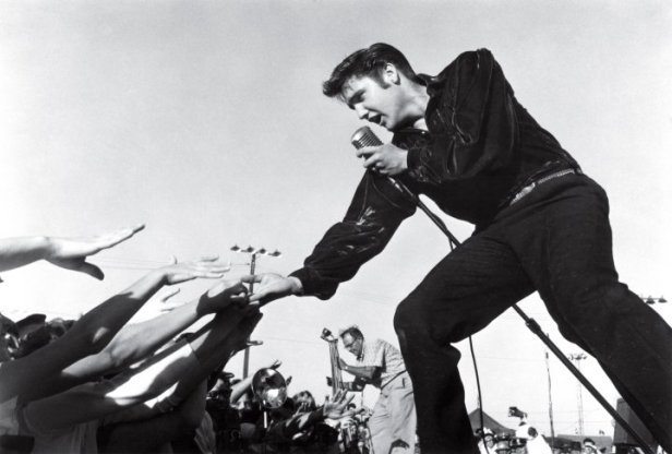 Elvis Presley in Tupelo, Mississippi Sept 26, 1956  © 1978 Roger MarshutzÑMPTV